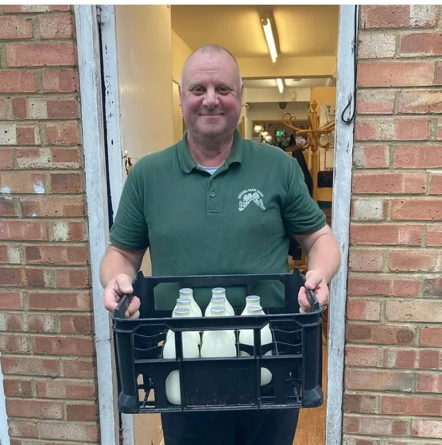 🚍🥛MEET THE MILKMEN! 🍶🚍
You may have occasionally heard them, but you may not have seen them, so we thought you may like to meet your #milkman and put a face to a name! 
This week meet John C, he’s been with us for 5 years and delivers to shops, cafes, restaurants, hotels and farm shops. 

He delivers on Mondays, Wednesdays and Fridays to Ashford, Canterbury, Whitstable and Faversham.  On Tuesdays, Thursdays and Saturdays  he delivers around Hurst Green, Tunbridge Wells, Tonbridge, Sevenoaks & Wadhurst areas. 
When John isn’t delivering milk he can be found on the golf course. ⛳️